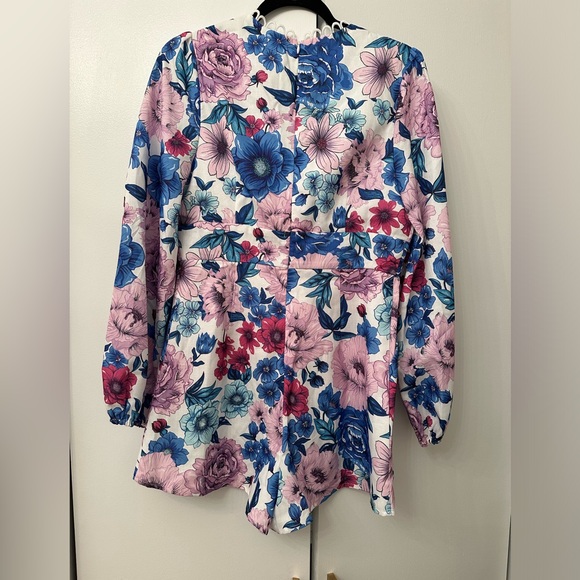Floral Romper with back zipper - Picture 5 of 6